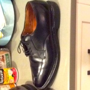 Selling Allen Edmonds split toe oxfords in black.